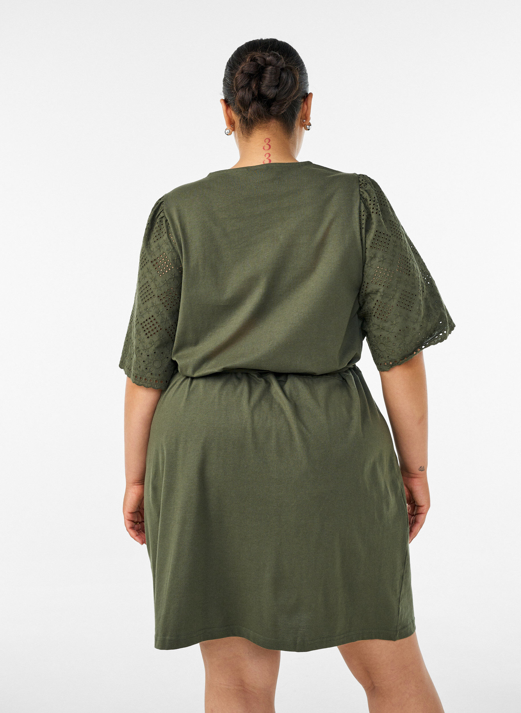ZizziBawelniana sukienka z rekawami broderie anglaise i wiazaniem w talii, Zielony, Model image number 2