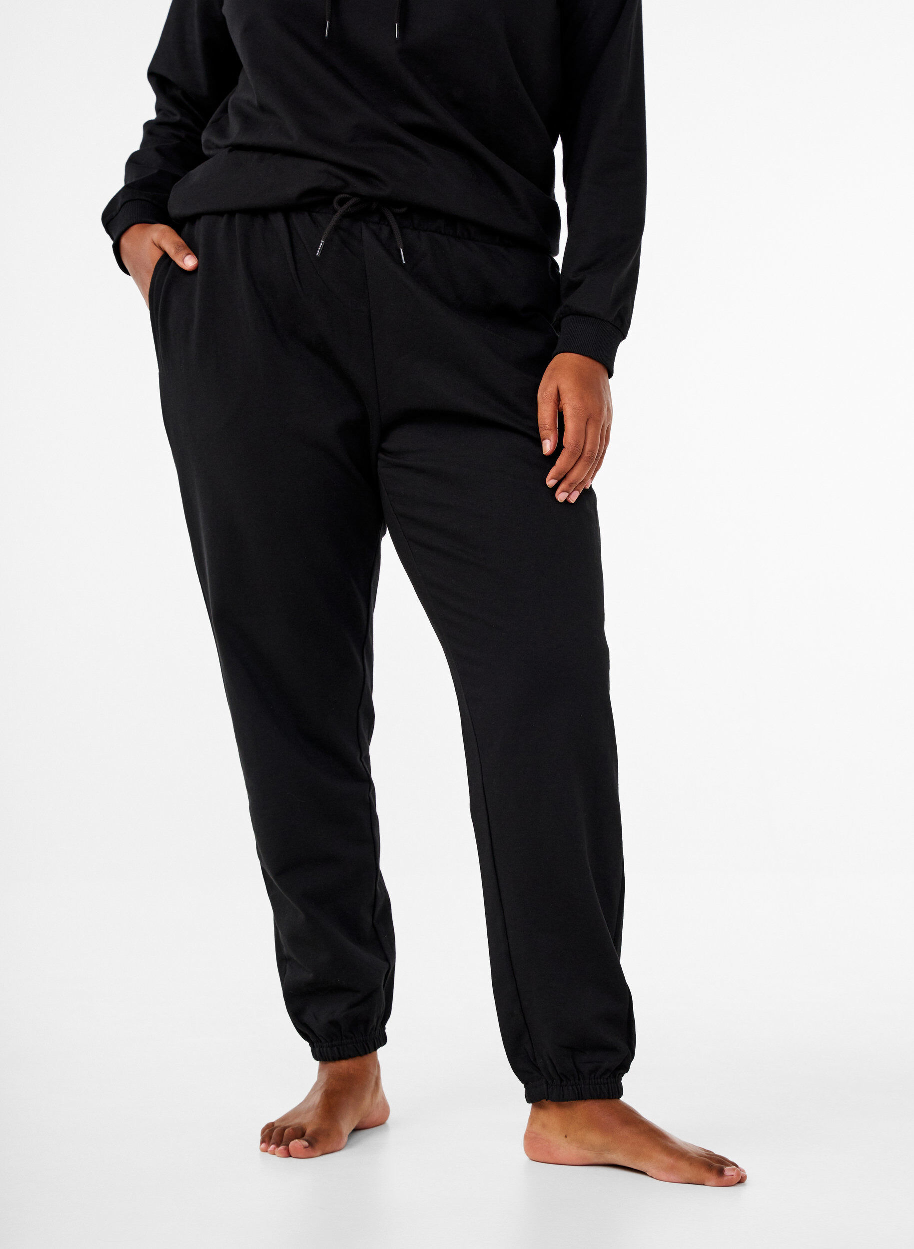 Zizzi Bluza z kapturem i nadrukiem, Czarne, Model image number 3