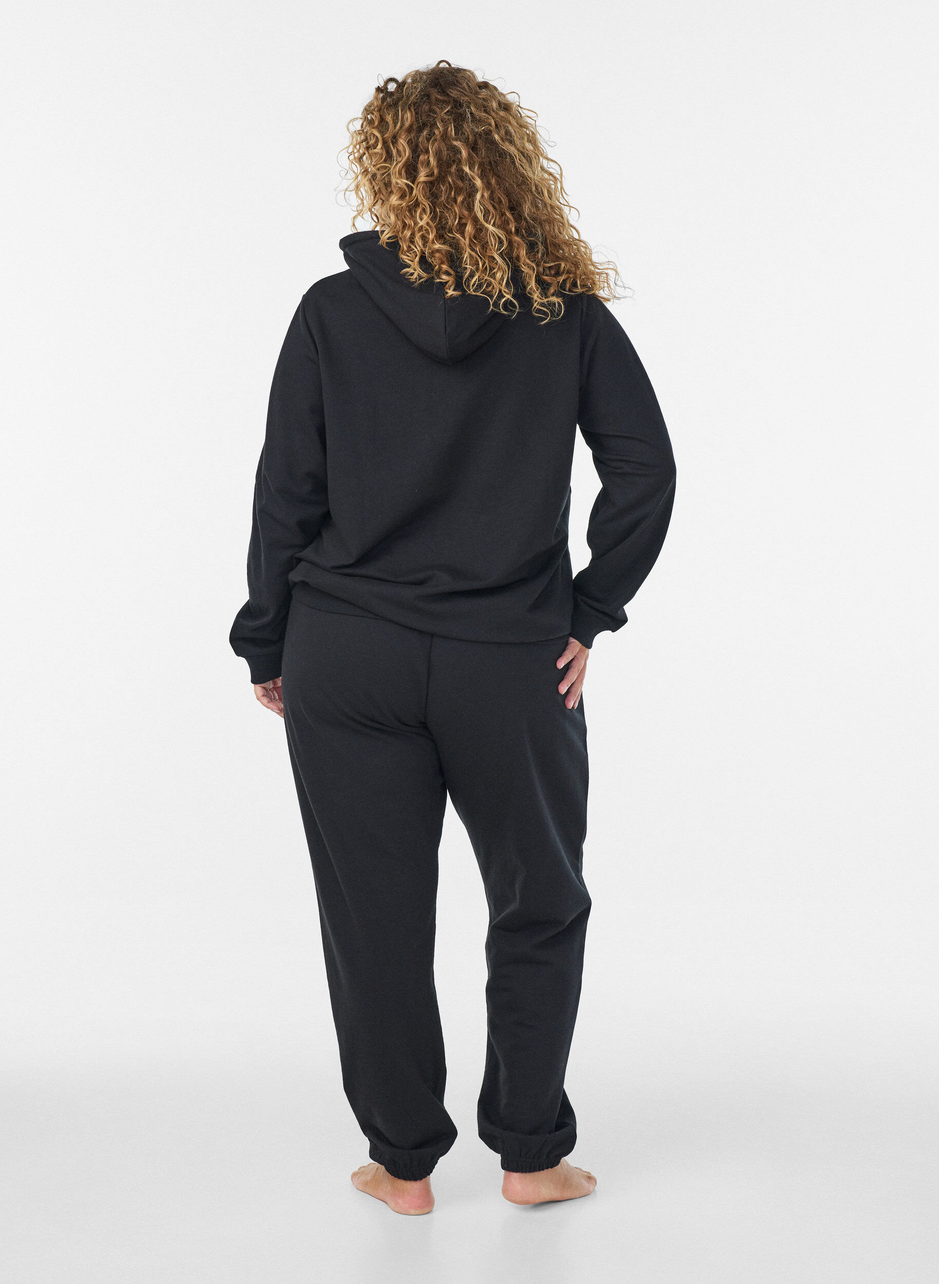 ZizziBluza z kapturem i nadrukiem, Czarne, Model image number 2
