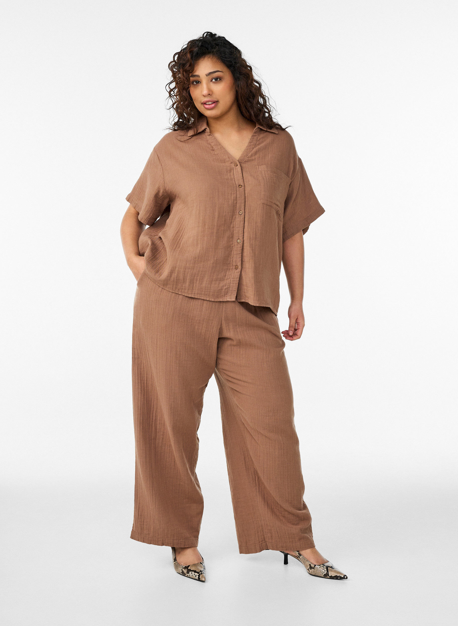 Zizzi Bluzka z bawelnianej muslinowej tkaniny z kr&oacute;tkim rekawem, Brązowy, Model image number 1