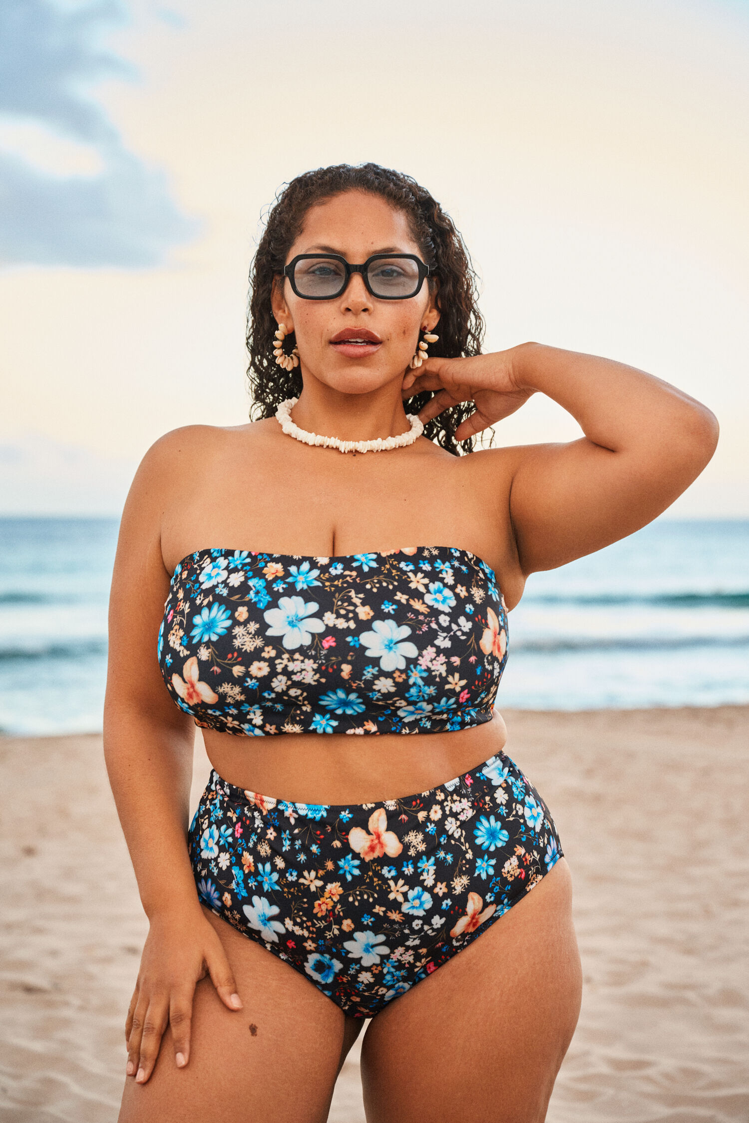 Bikini bez ramiączek, , Model