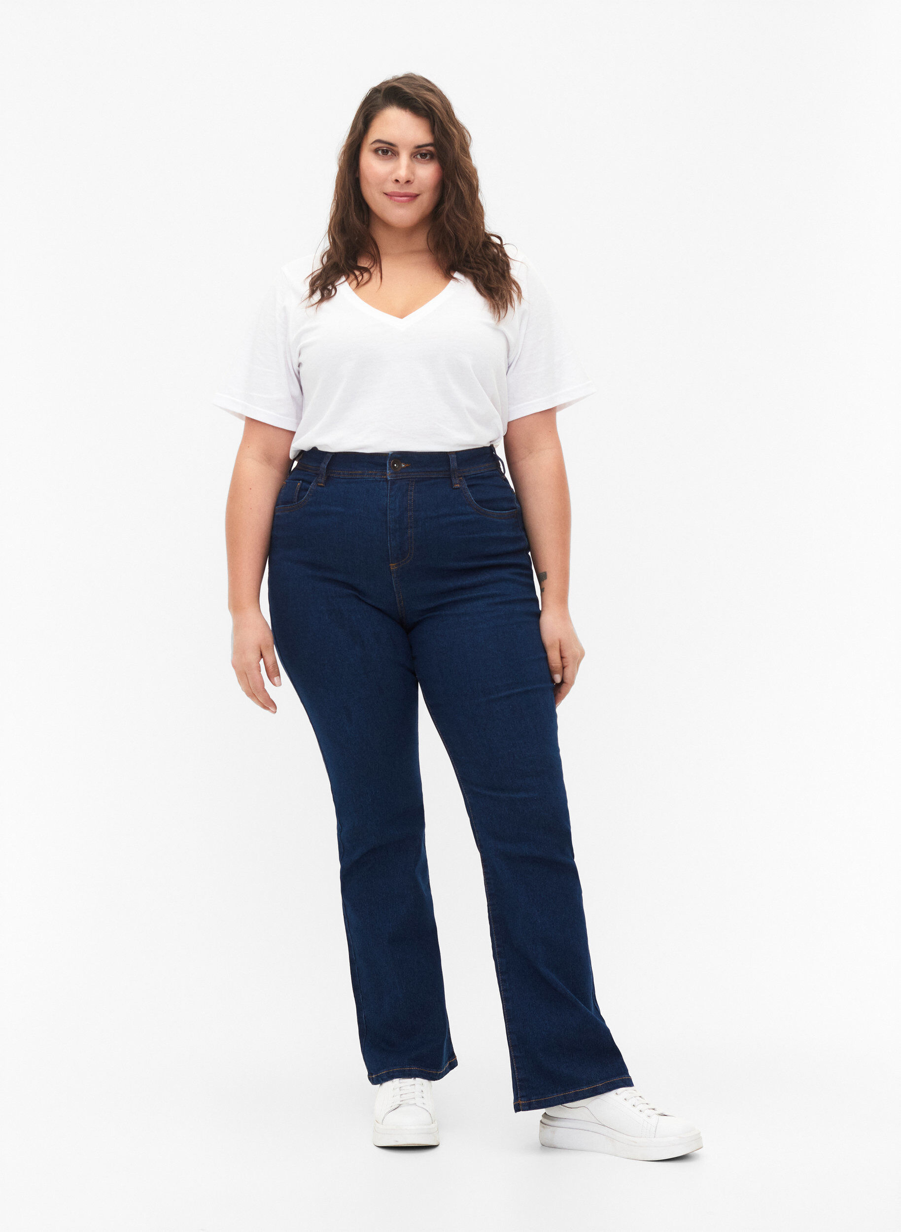 jeansy o wysokiej talii z rozcieciem na buty, Niebieskie, Model