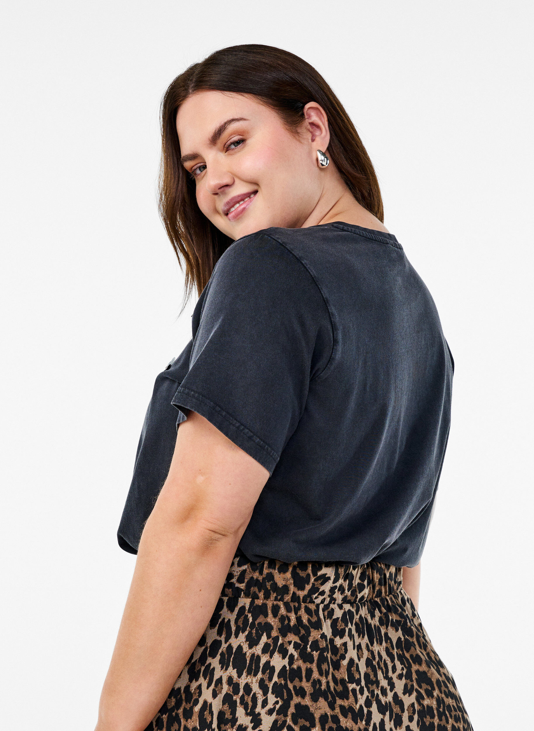 Zizzi Sprany T-shirt z cekinowymi kwiatami, Ciemnoszary, Model image number 2