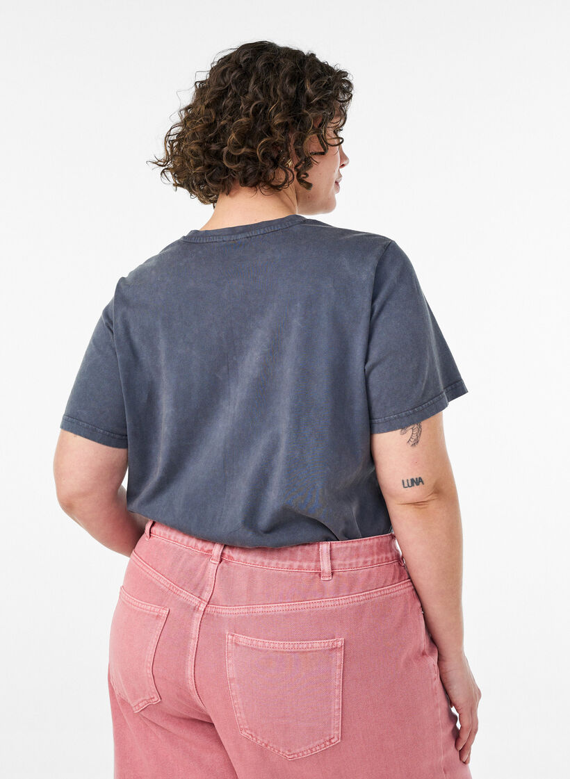 Koszulka bawelniana z nadrukiem z przodu i efektem sprania, Szary, Model image number 2