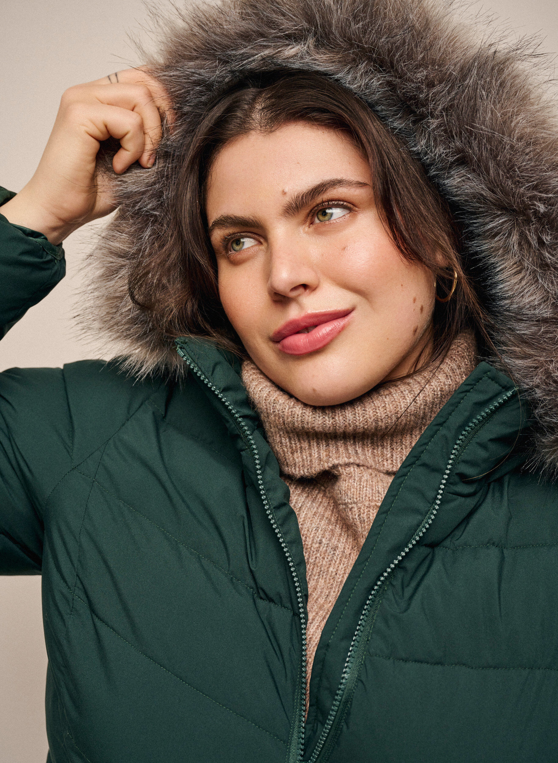 Zizzi Kr&oacute;tka kurtka puchowa z kapturem, Zielony, Image image number 0