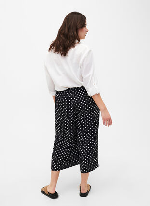 Spodnie culotte z nadrukiem, Black Dot, Model image number 1