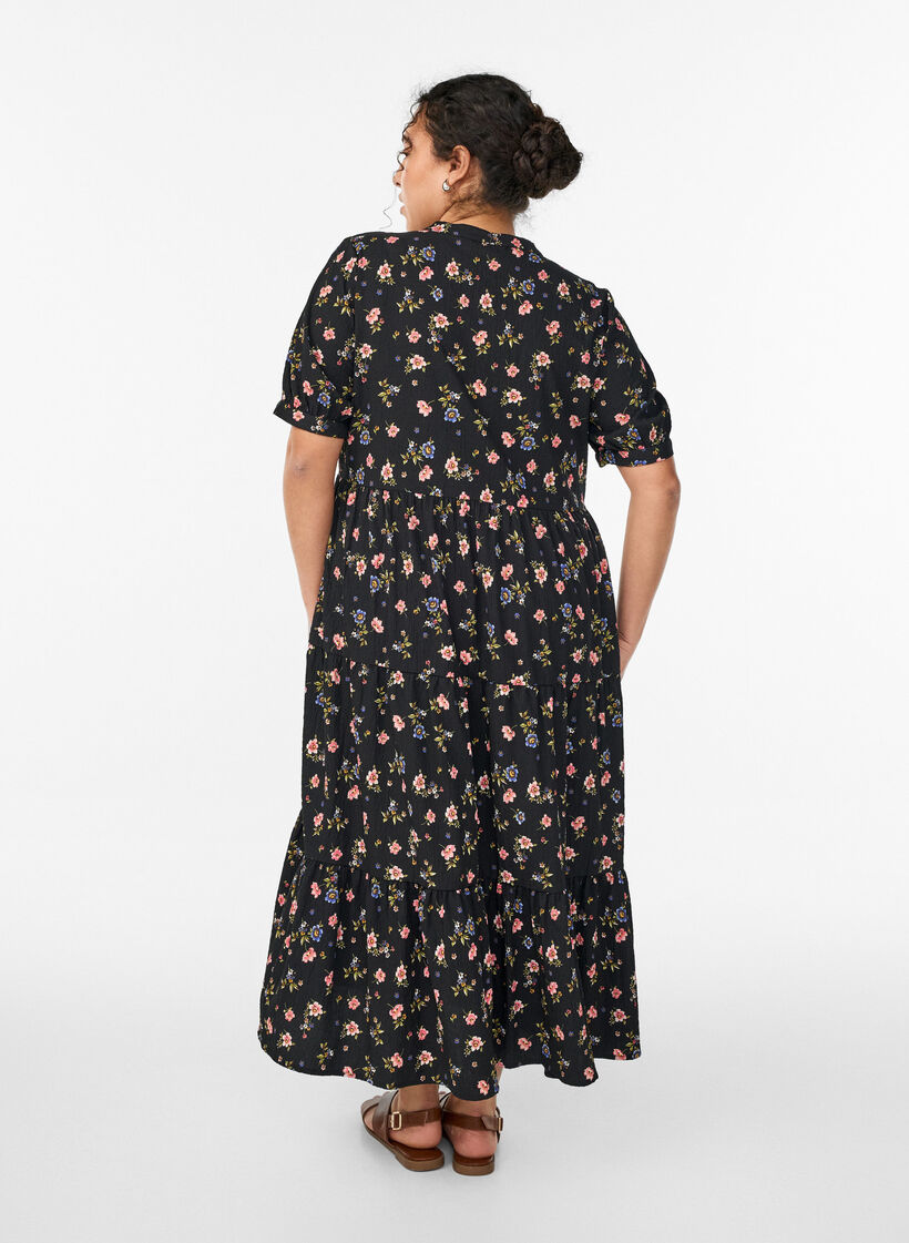 Sukienka do kostek z kr&oacute;tkim rekawem i warstwowymi falbankami, Czarne, Model image number 1