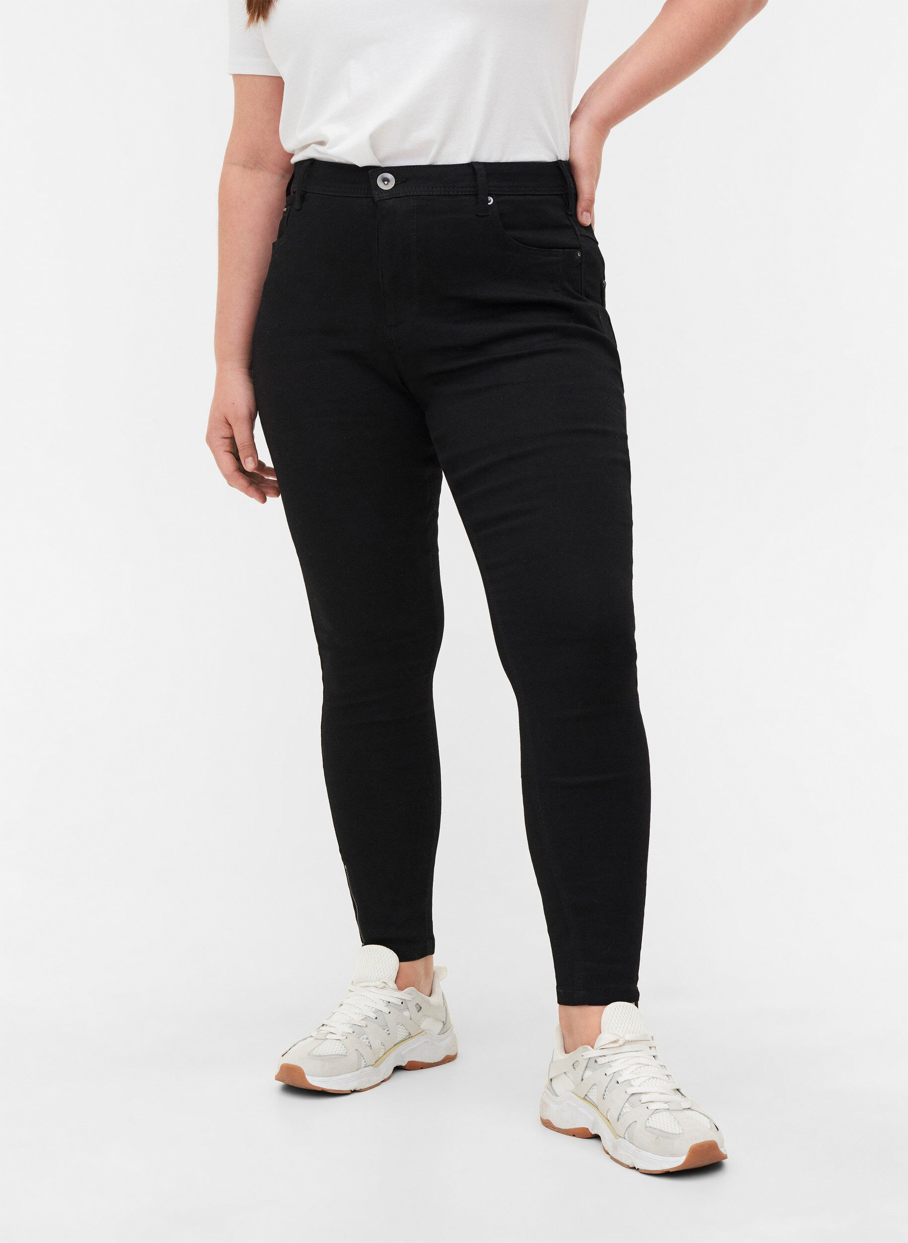 ZizziJeansy Amy nad kostke z suwakiem, Czarne, Model image number 3