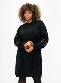 Wiskozowa sukienka z szydelkowymi detalami, Black, Model