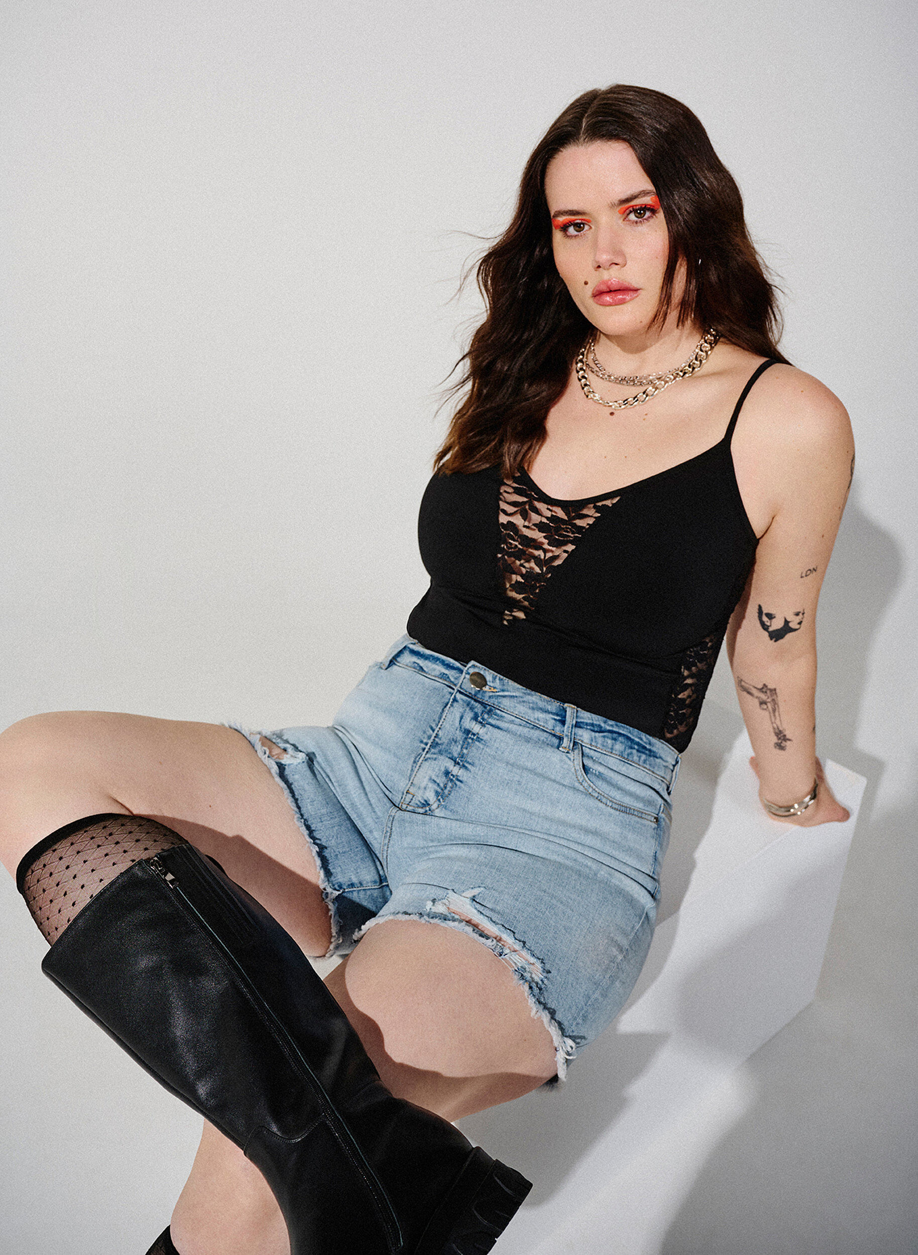 Zizzi Szorty jeansowe z wytwornymi detalami, Light Blue Denim, Image image number 0