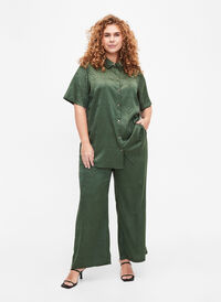 Spodnie z teksturowanym wzorem, Duck Green, Model