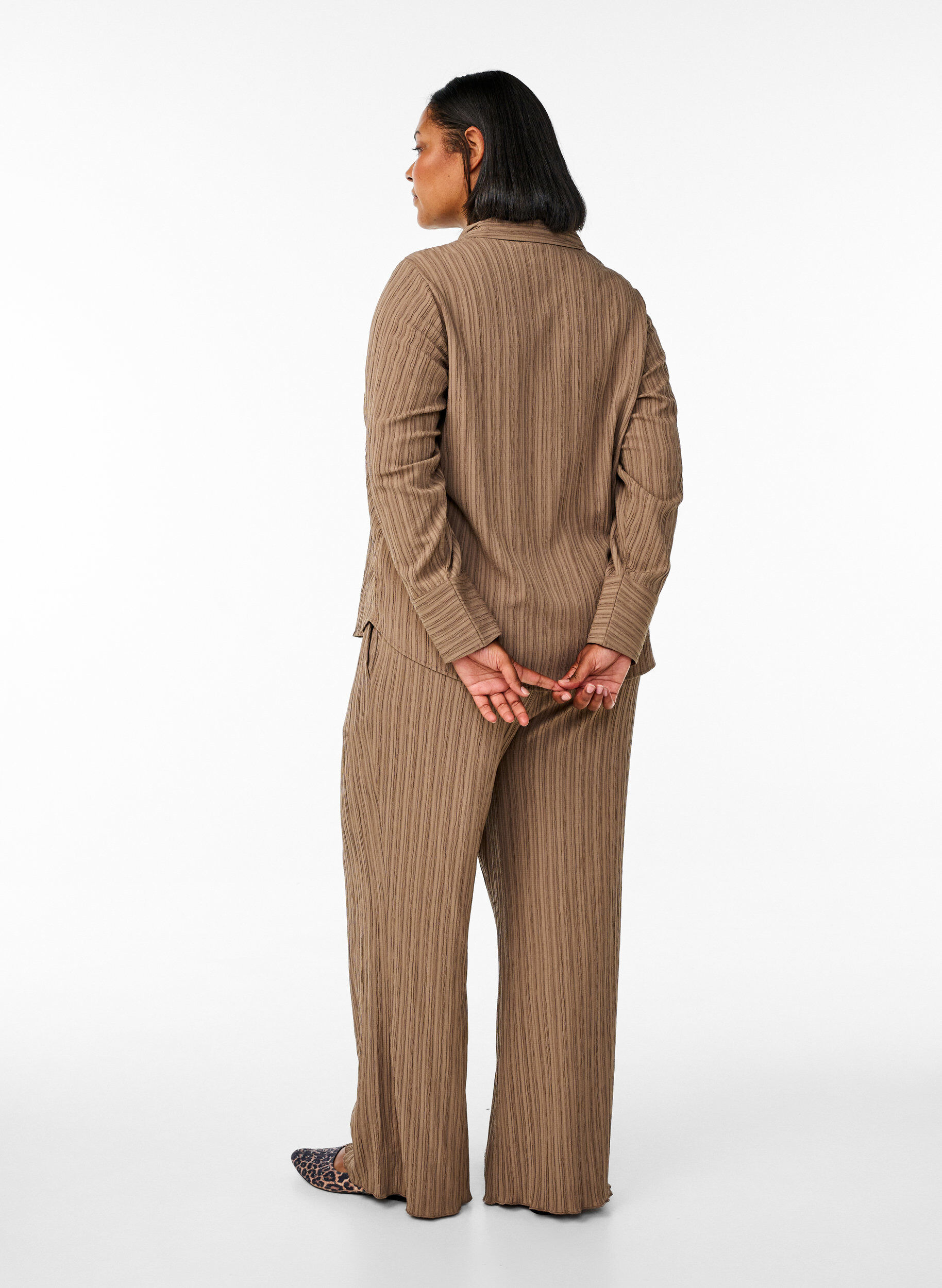 Zizzi FLASH &ndash; Spodnie z wysokim stanem i szerokimi nogawkami, Brązowy, Model image number 1