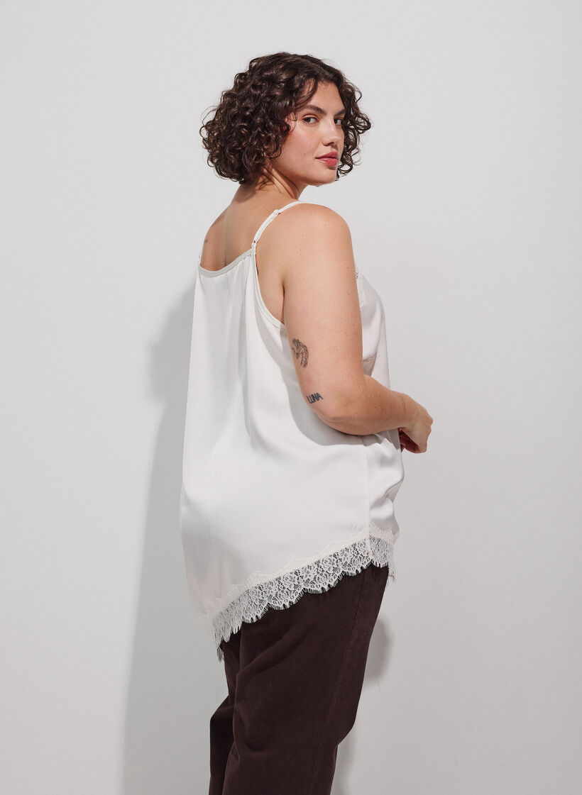 Top na ramiaczkach z koronka i asymetrycznym dolem, Biały, Model image number 2