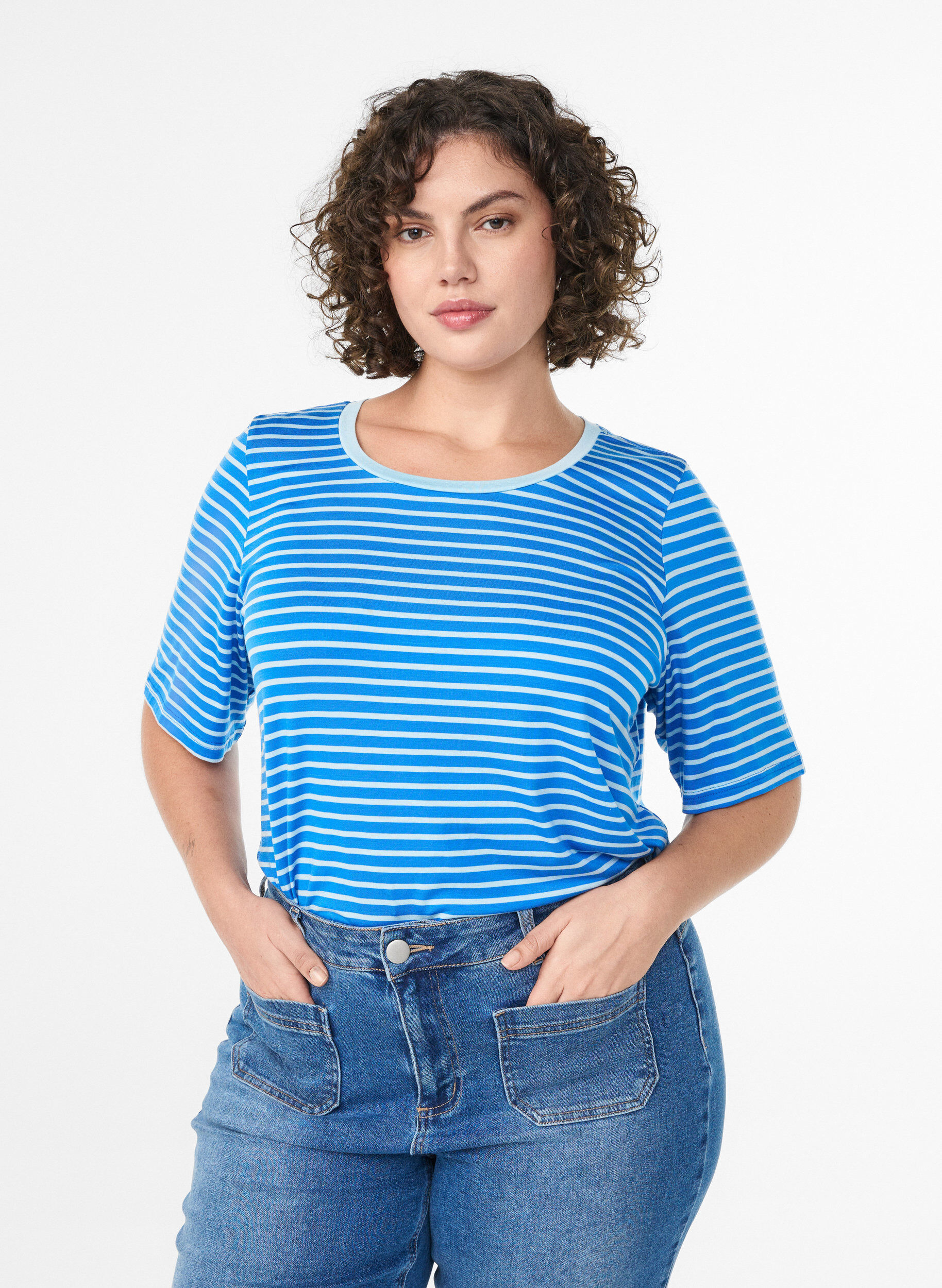 Koszulka z TENCEL&trade; Lyocell i paskami, Niebieskie, Model