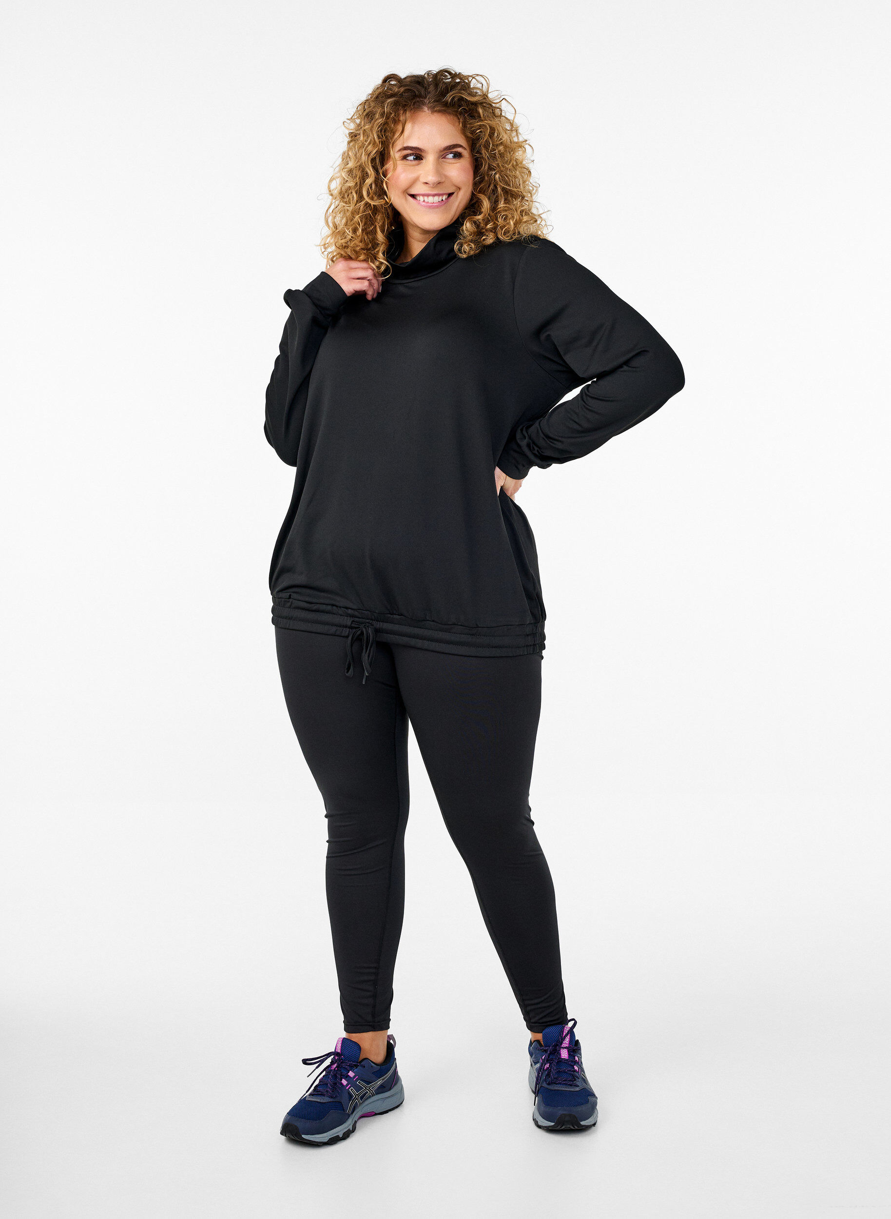 Zizzi Top treningowy z wysokim zapieciem pod szyja, Black, Model image number 3