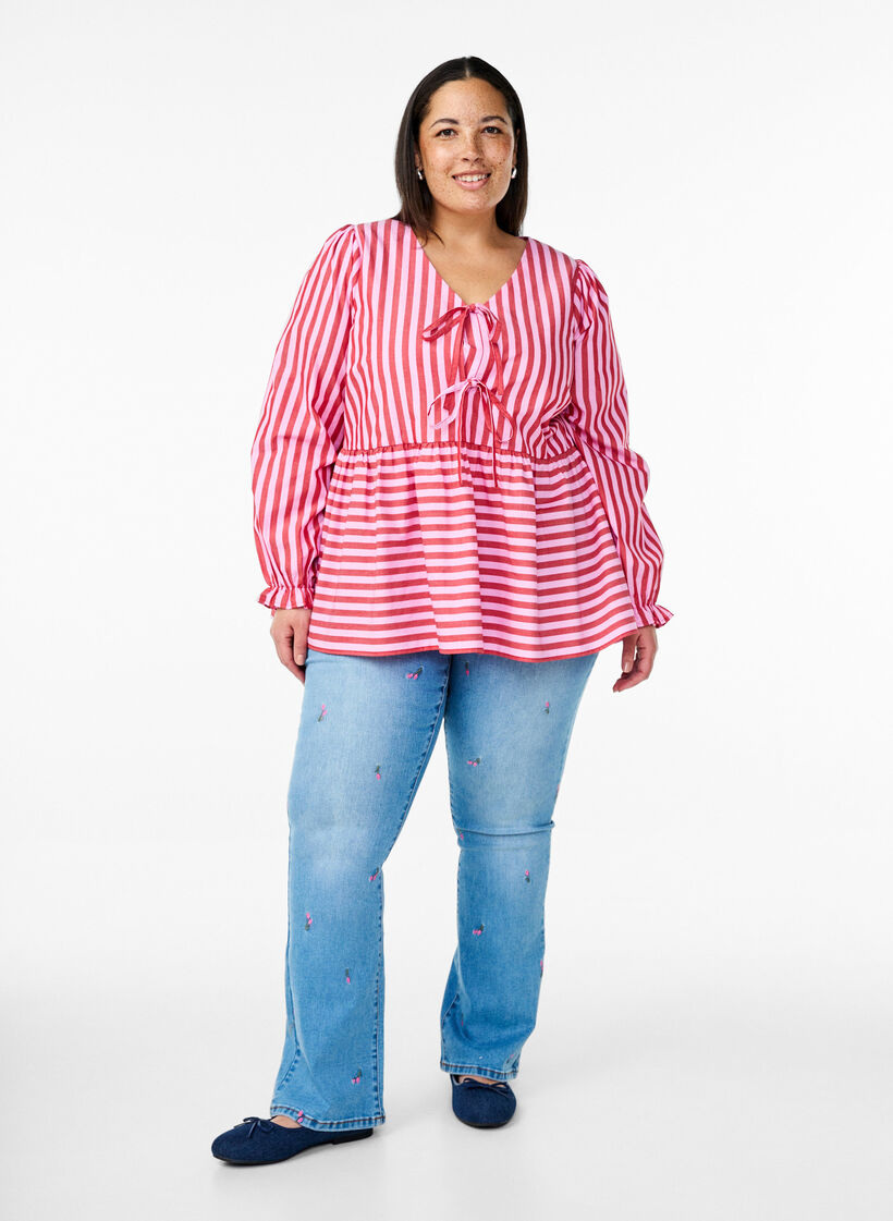 Jeansy typu bootcut z haftowanymi kwiatami, Niebieskie, Model image number 0