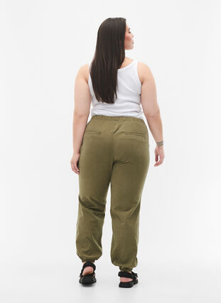 Zwezane spodnie z gumka, Martini Olive, Model image number 1