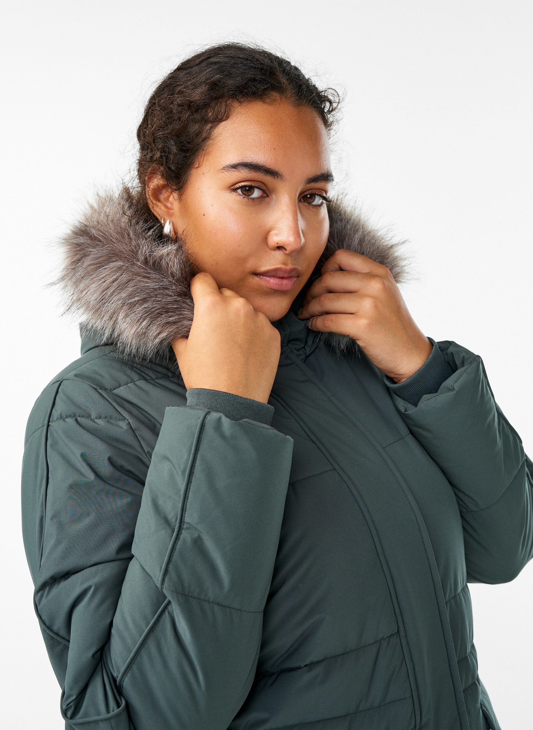 Zizzi Parka przeciwdeszczowa z kolnierzem ze sztucznego futra, Zielony, Model image number 3