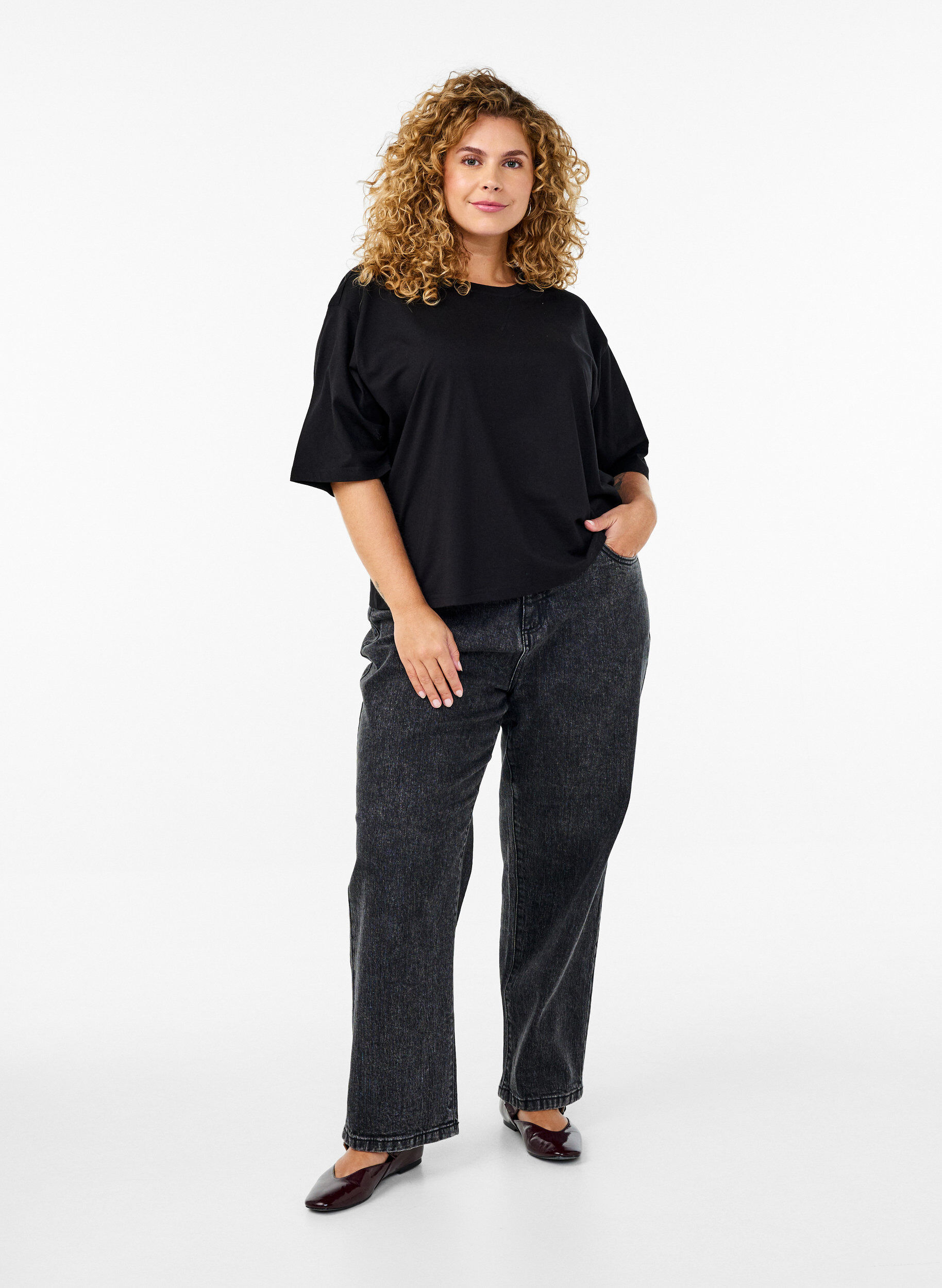 Zizzi Koszulka o prostym kroju z bawelny organicznej, Czarne, Model image number 1