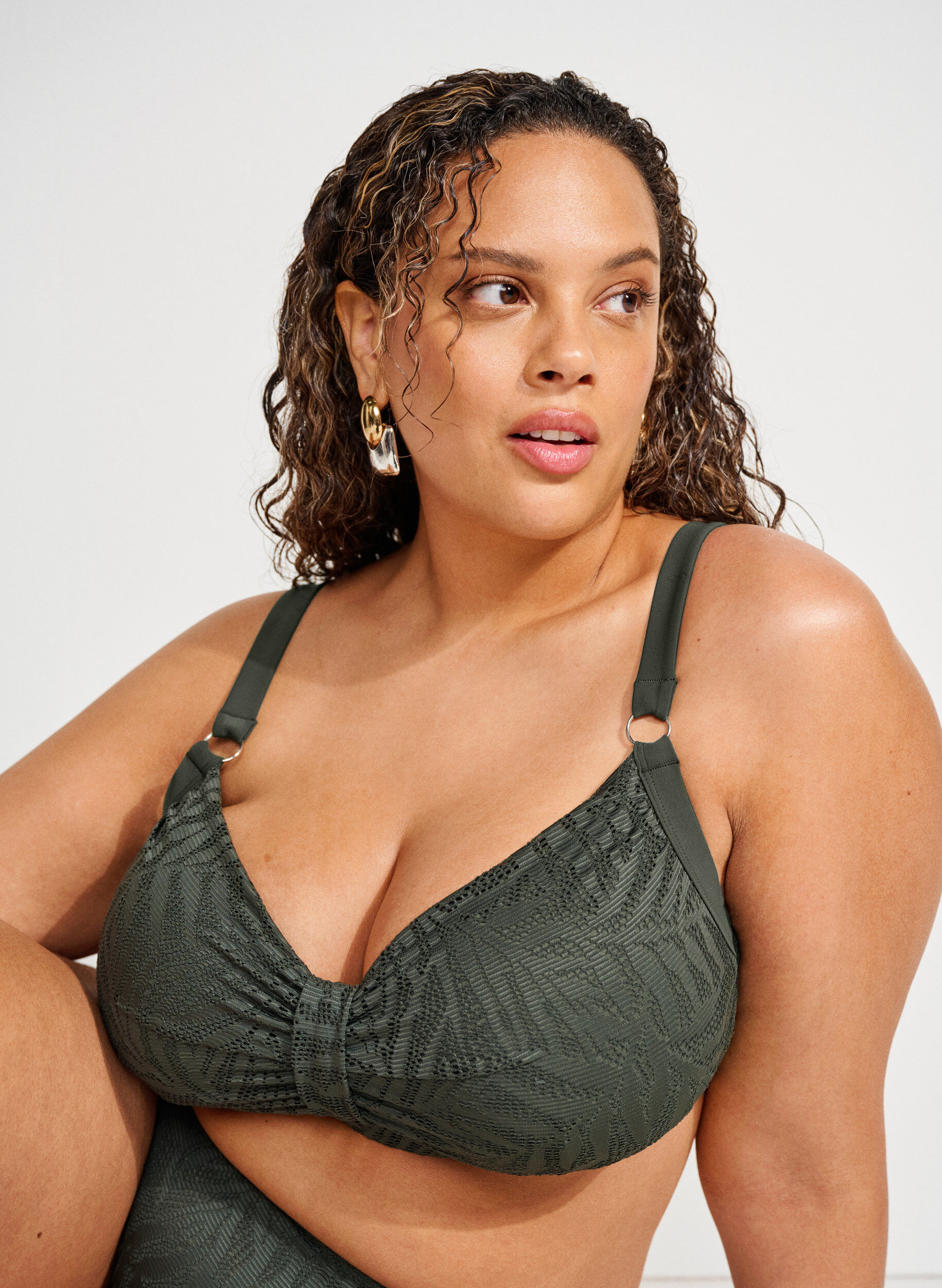 Biustonosz bikini z fakturowana siateczka i wyjmowanymi wkladkami