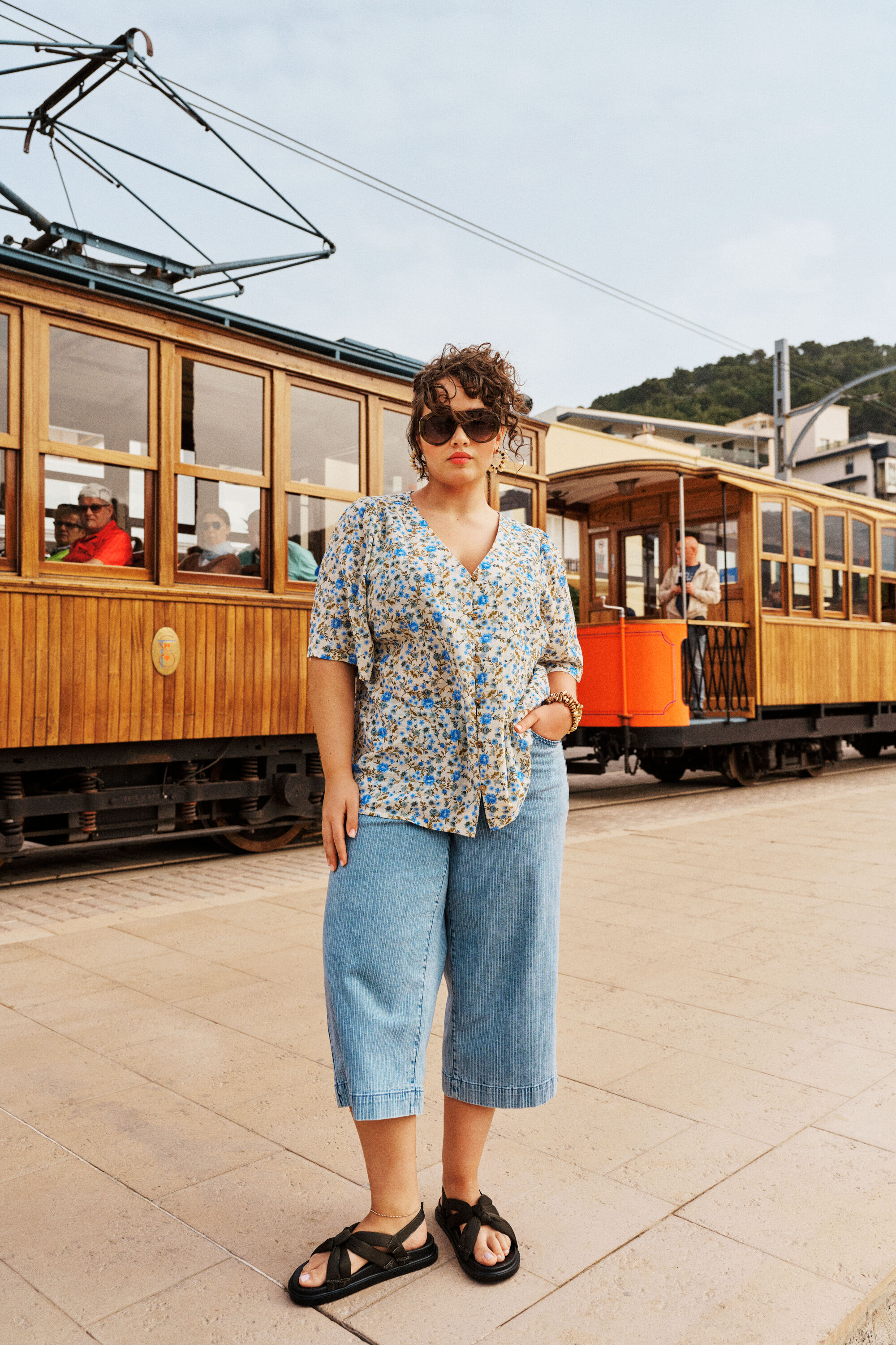 ZizziKwiatowy letni styl w odcieniach błękitu, , Model