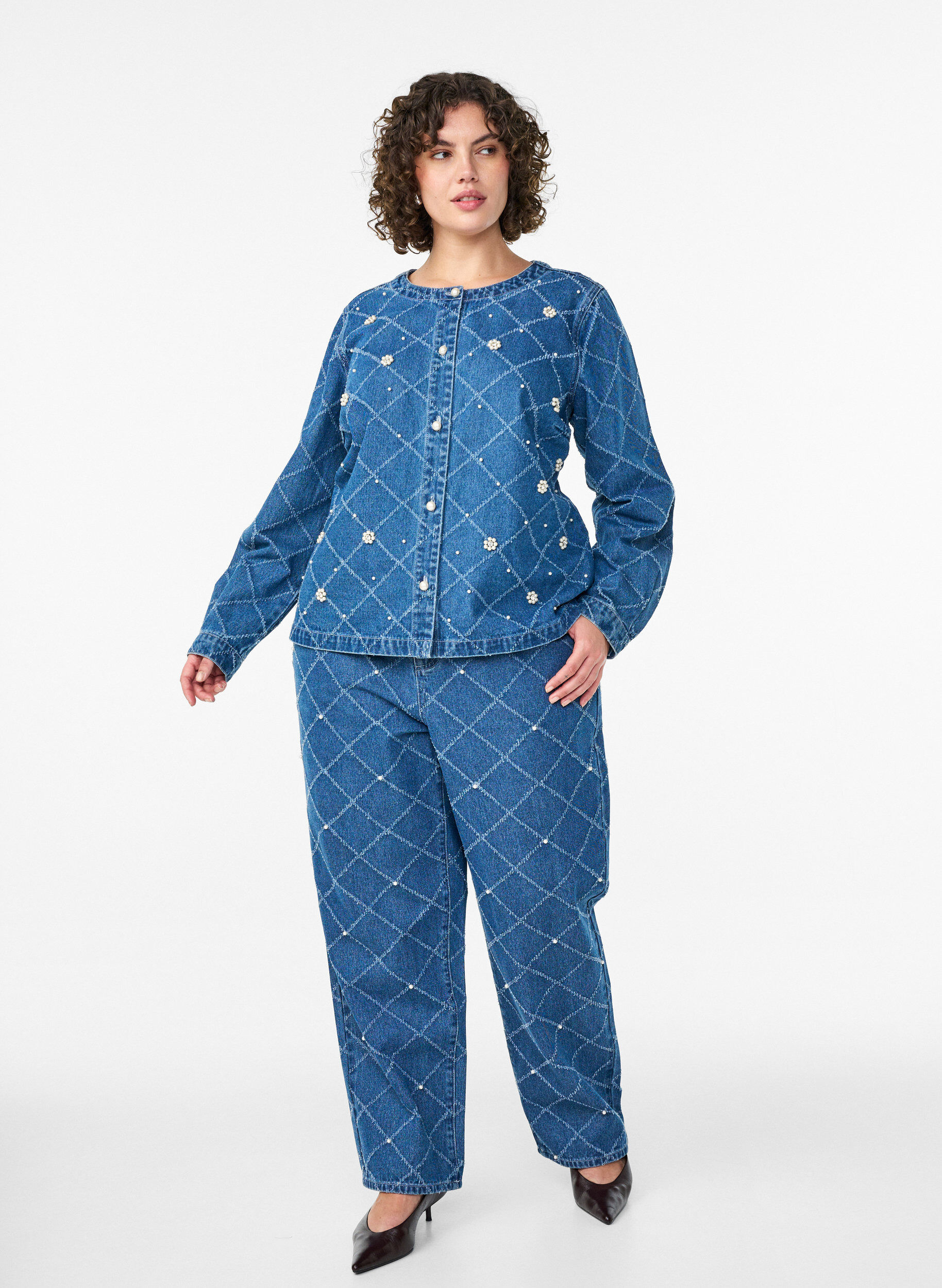 Jeansy Kiana z wysoka talia i efektem przetarc, Niebieskie, Model