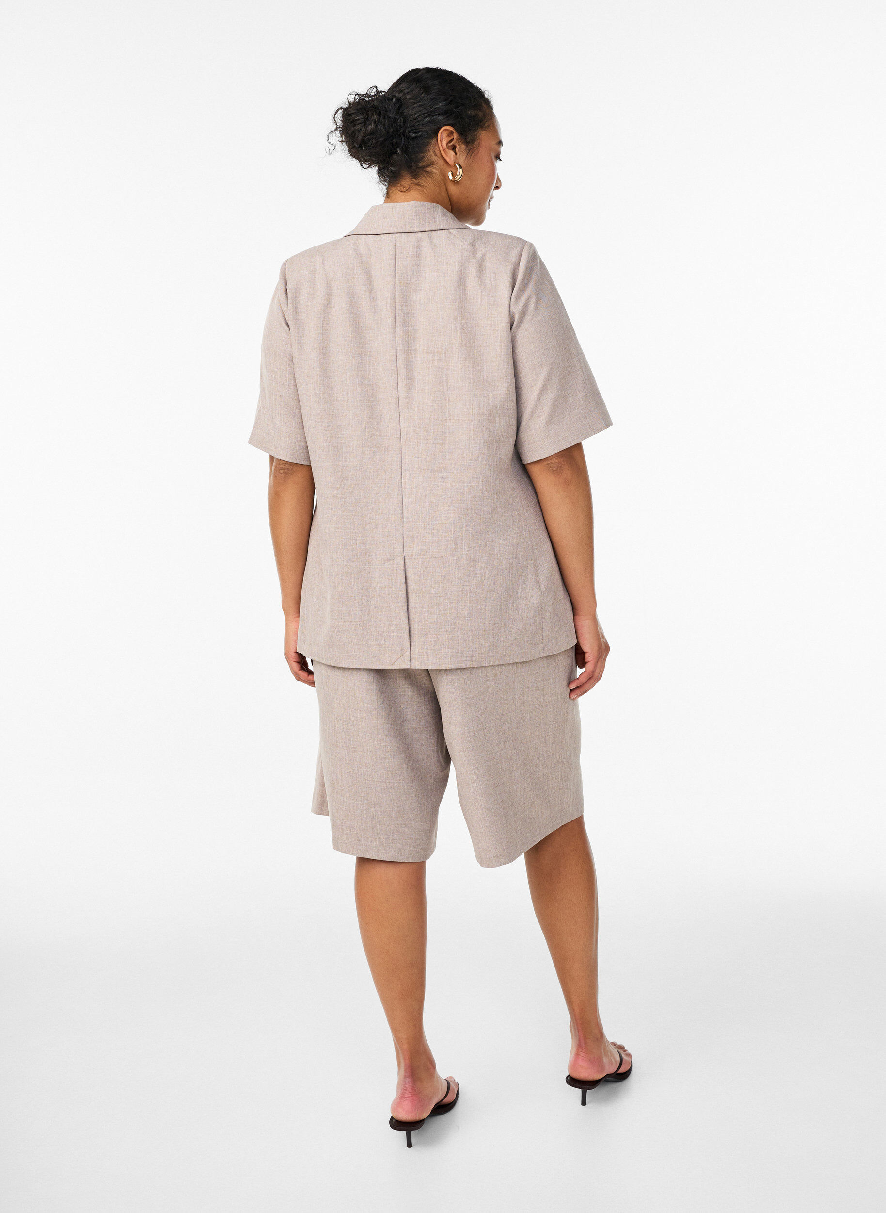 Zizzi Luzne bermudy na wysokim stanie zamka, Brązowy, Model image number 1