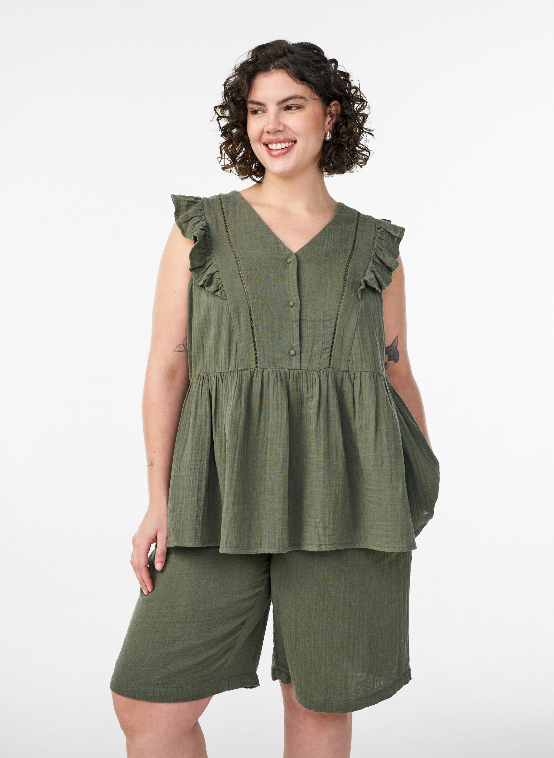 Luzne szorty z bawelnianej musliny z wysoka talia, Zielony, Model