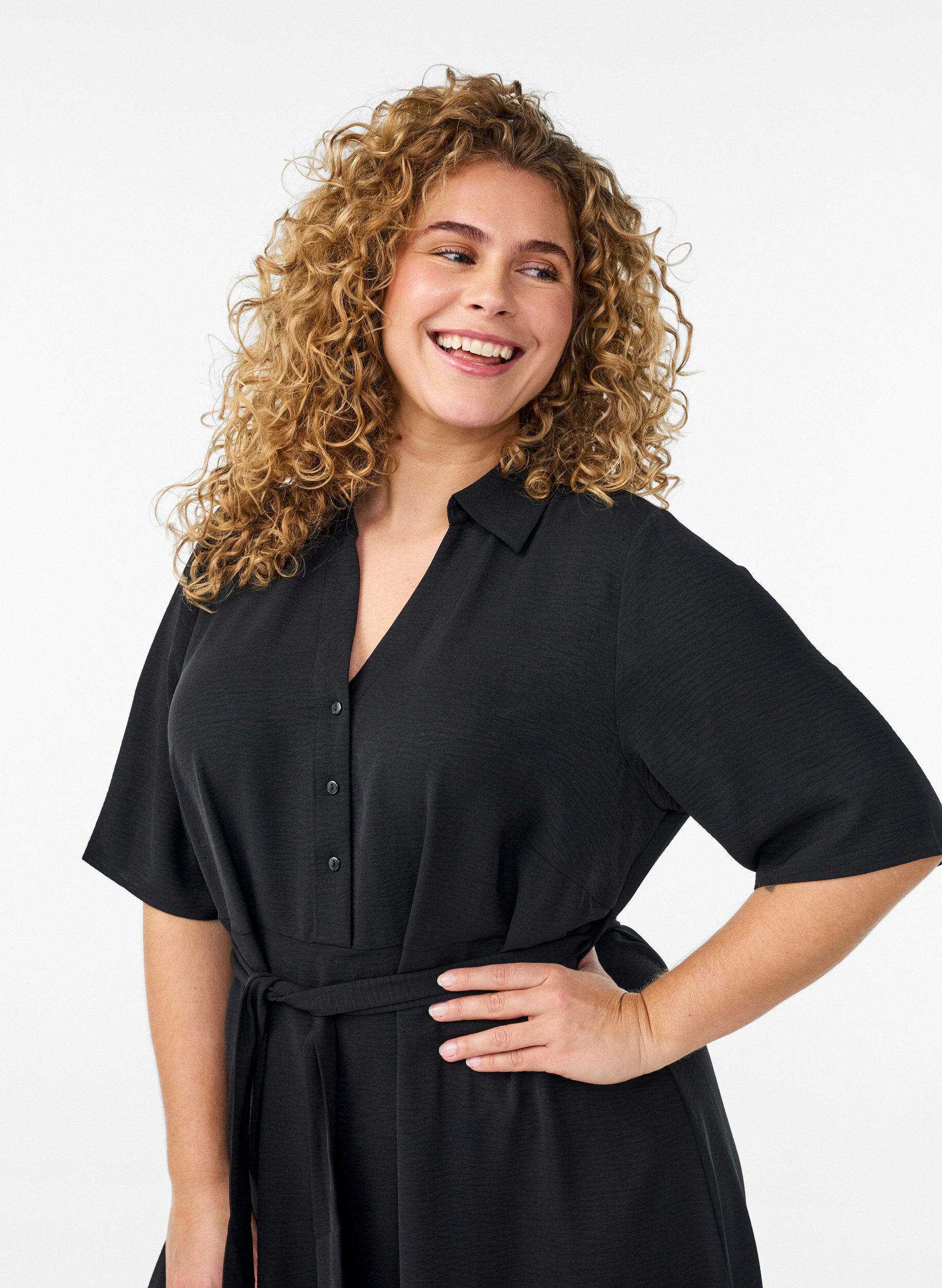 Zizzi Sukienka midi z pasem do zawiazania, Czarne, Model image number 2