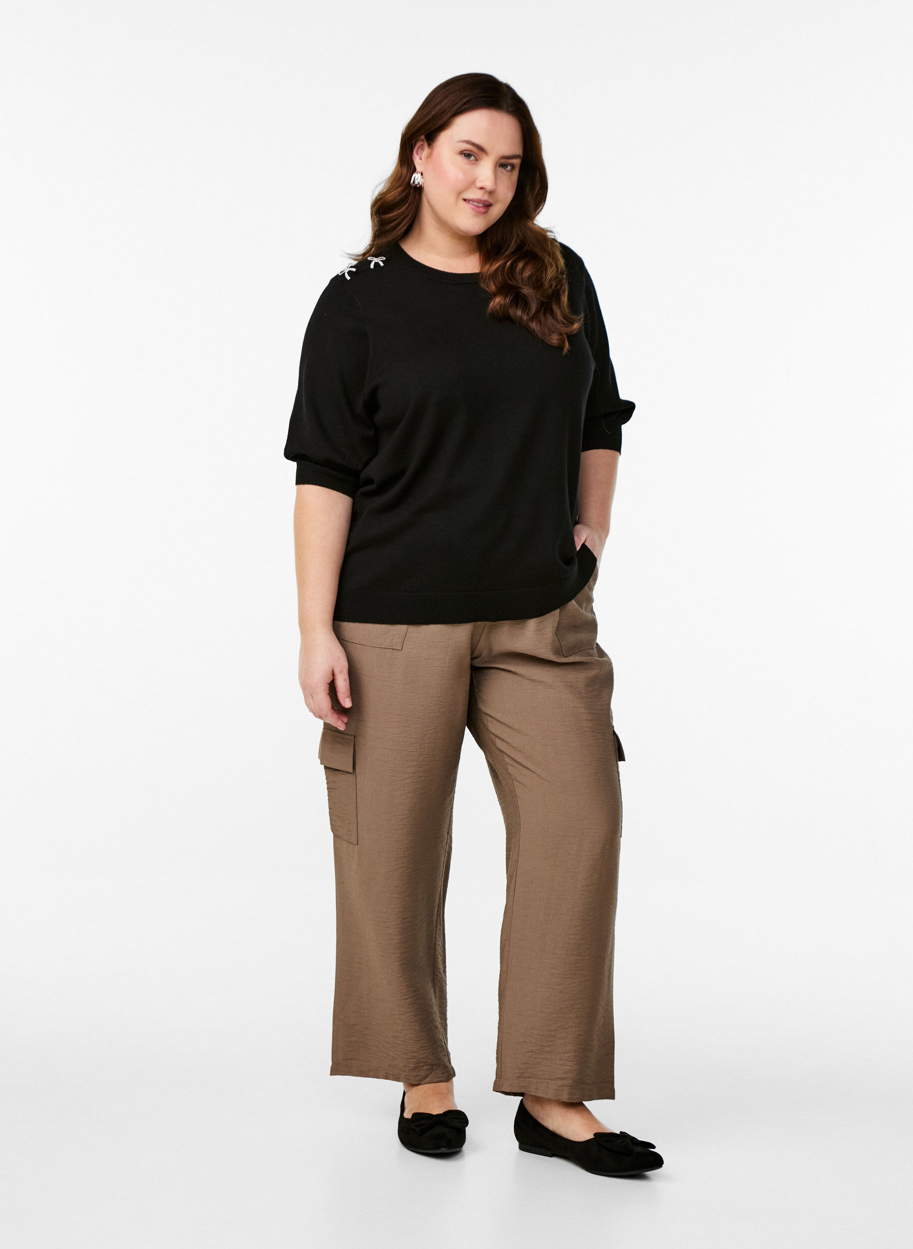 Zizzi Dzianinowa bluzka z kr&oacute;tkim rekawem i malymi kokardkami, Czarne, Model image number 1