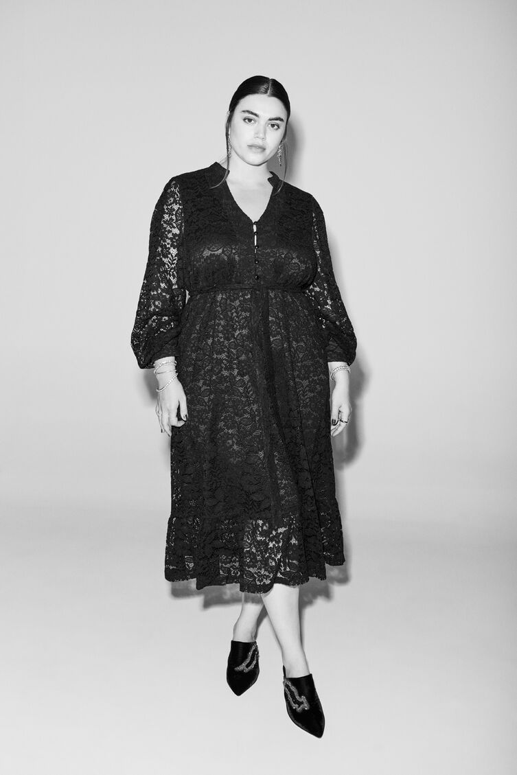 Sukienka z koronką, , Model