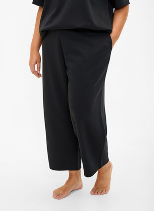 Spodnie 7/8 z modalu z kieszeniami, Black, Model image number 2