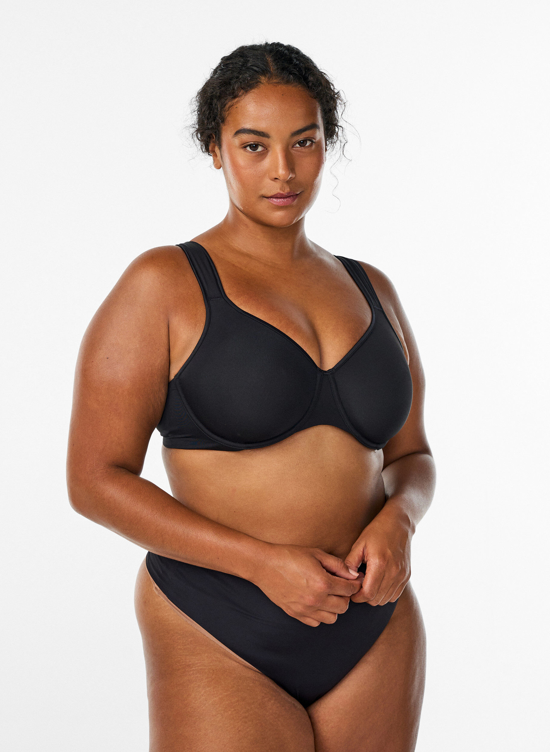 Zizzi Biustonosz modelujacy minimizer z wyscielanymi ramiaczkami, Czarne, Model image number 1