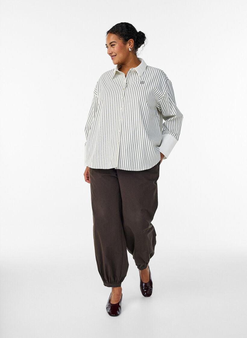 Luzna koszula w paski z szerokimi mankietami, Biały, Model image number 1