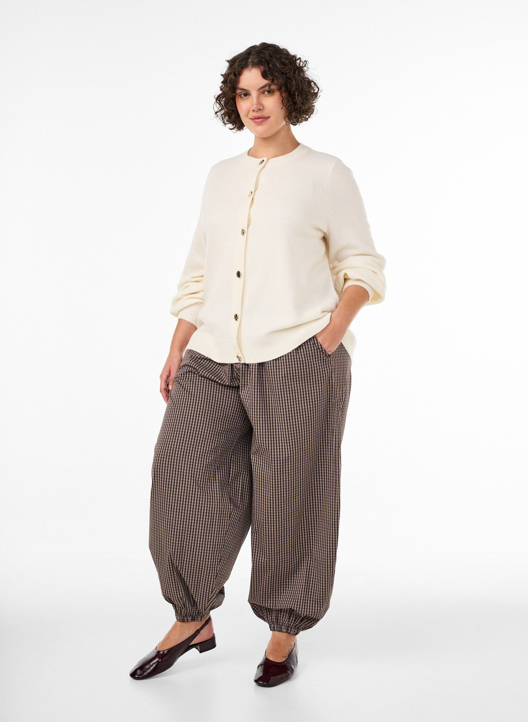 ZizziKardigan z miekkiej dzianiny z guzikami w kolorze zlotym, Biały, Model image number 1