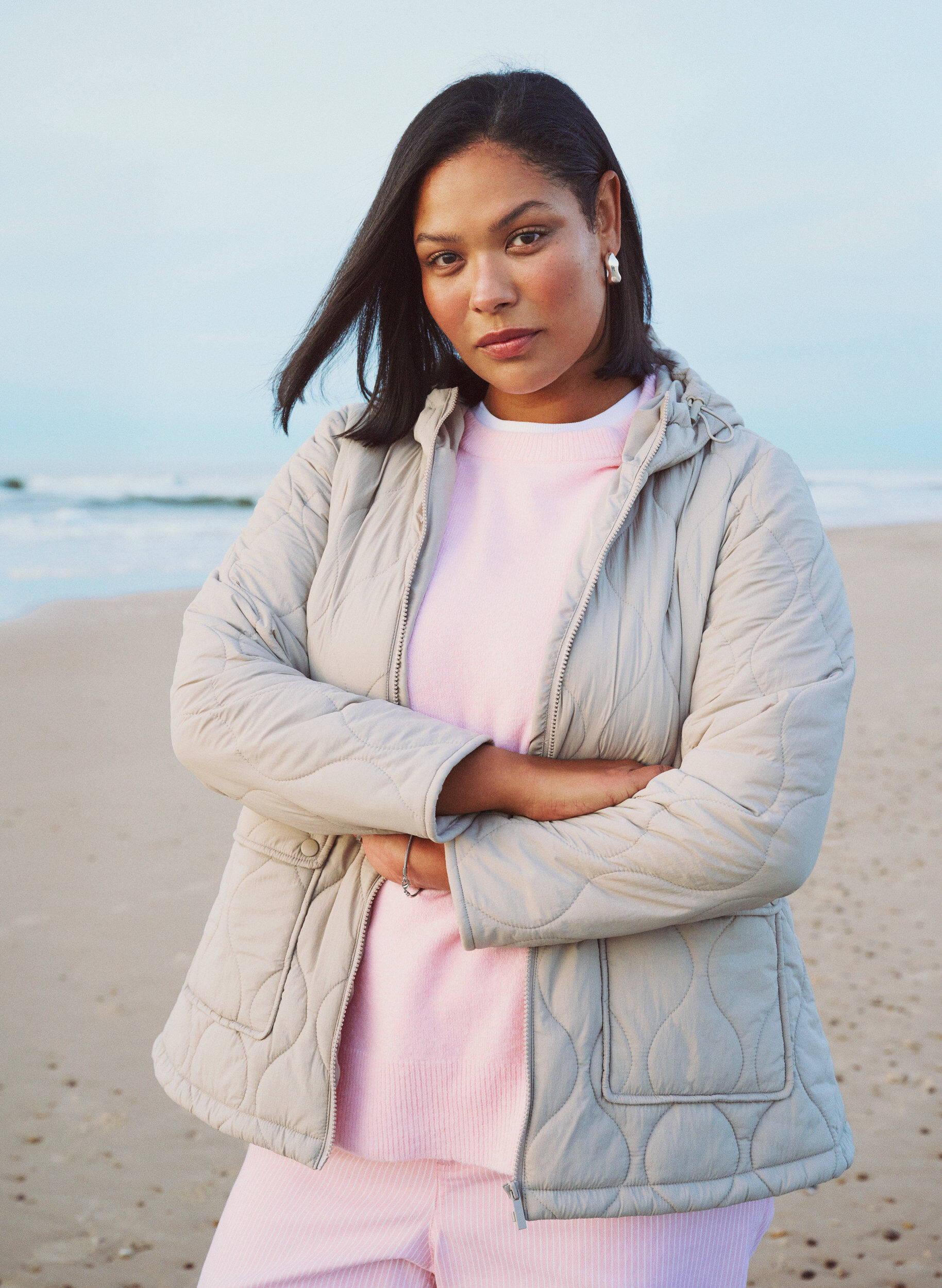 Zizzi Pikowana kurtka z kapturem i kieszeniami, Beżowy, Image image number 0