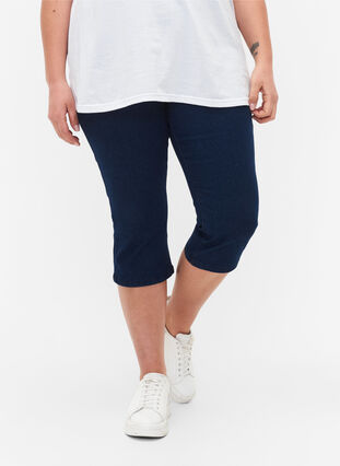 FLASH – jeansowe spodnie capri z wysokim stanem o waskim kroju, Blue denim, Model image number 2