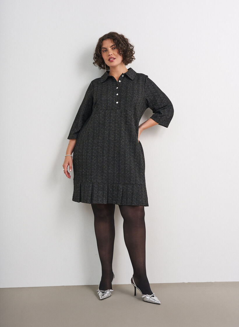 Kr&oacute;tka sukienka z bukli z ozdobnymi guzikami, Czarne, Model image number 1