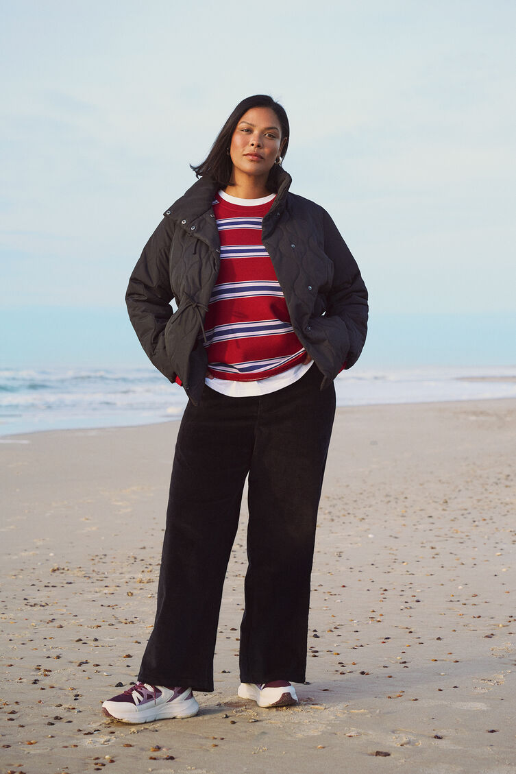 Krótka pikowana kurtka z kokardkami, , Model