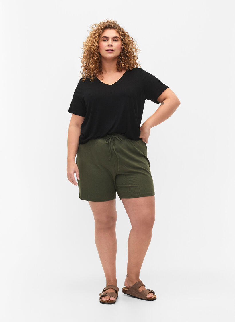 Prazkowany t-shirt z wiskozy z dekoltem w szpic, Black, Model image number 2