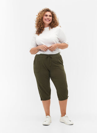 Bawelniane spodnie capri, Ivy Green, Model image number 0