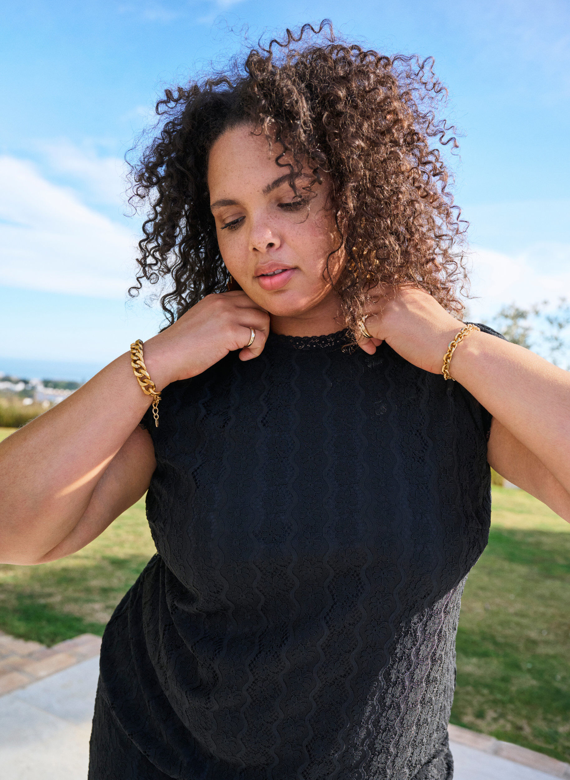 Zizzi Koronkowy top z falbankami, Czarne, Image image number 0