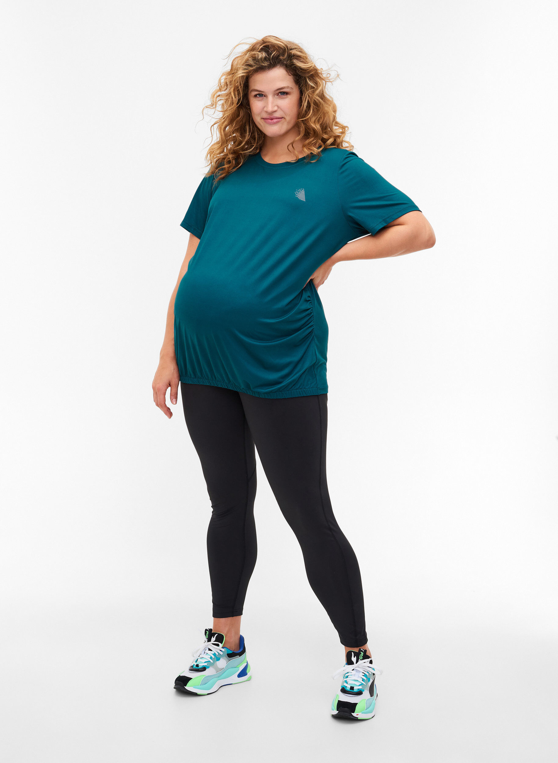 Zizzi Maternity gym t-shirt, Deep Teal, Model image number 2