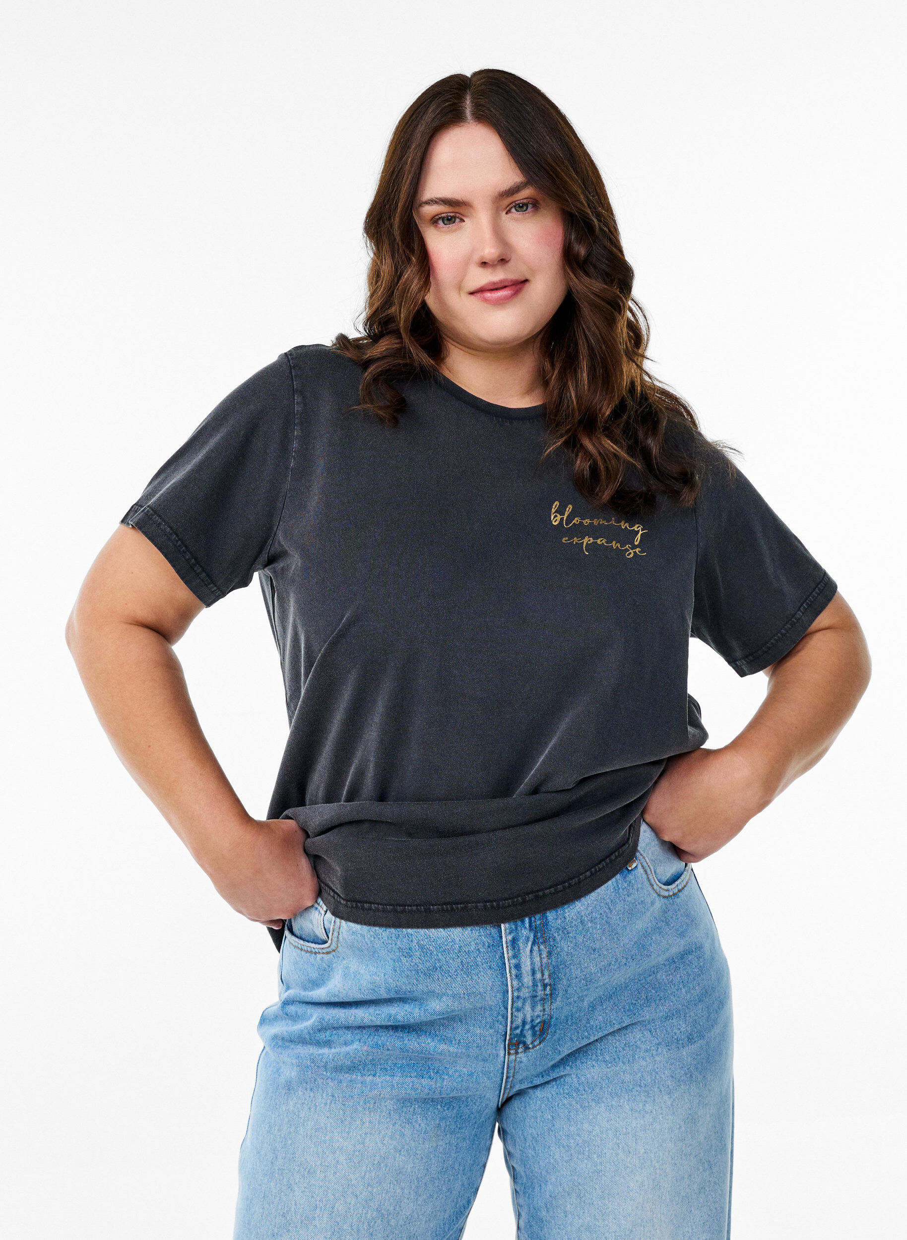 Koszulka z bawelny organicznej z fajnym nadrukiem, Ciemnoszary, Model