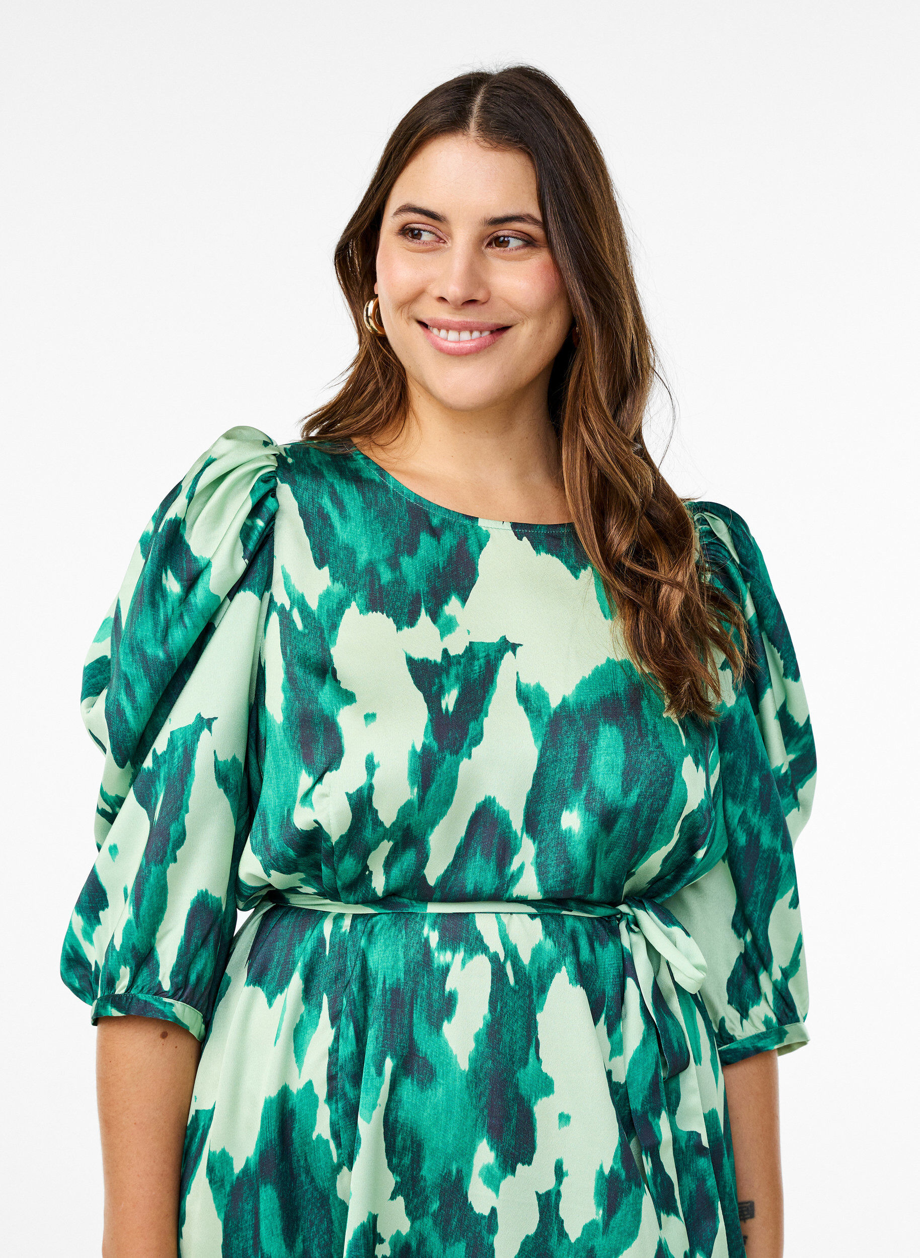 Zizzi Sukienka imprezowa z kr&oacute;tkim rekawem i wiazanym paskiem, Zielony, Model image number 2