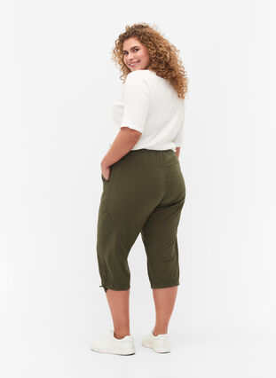 Bawelniane spodnie capri, Ivy Green, Model image number 1