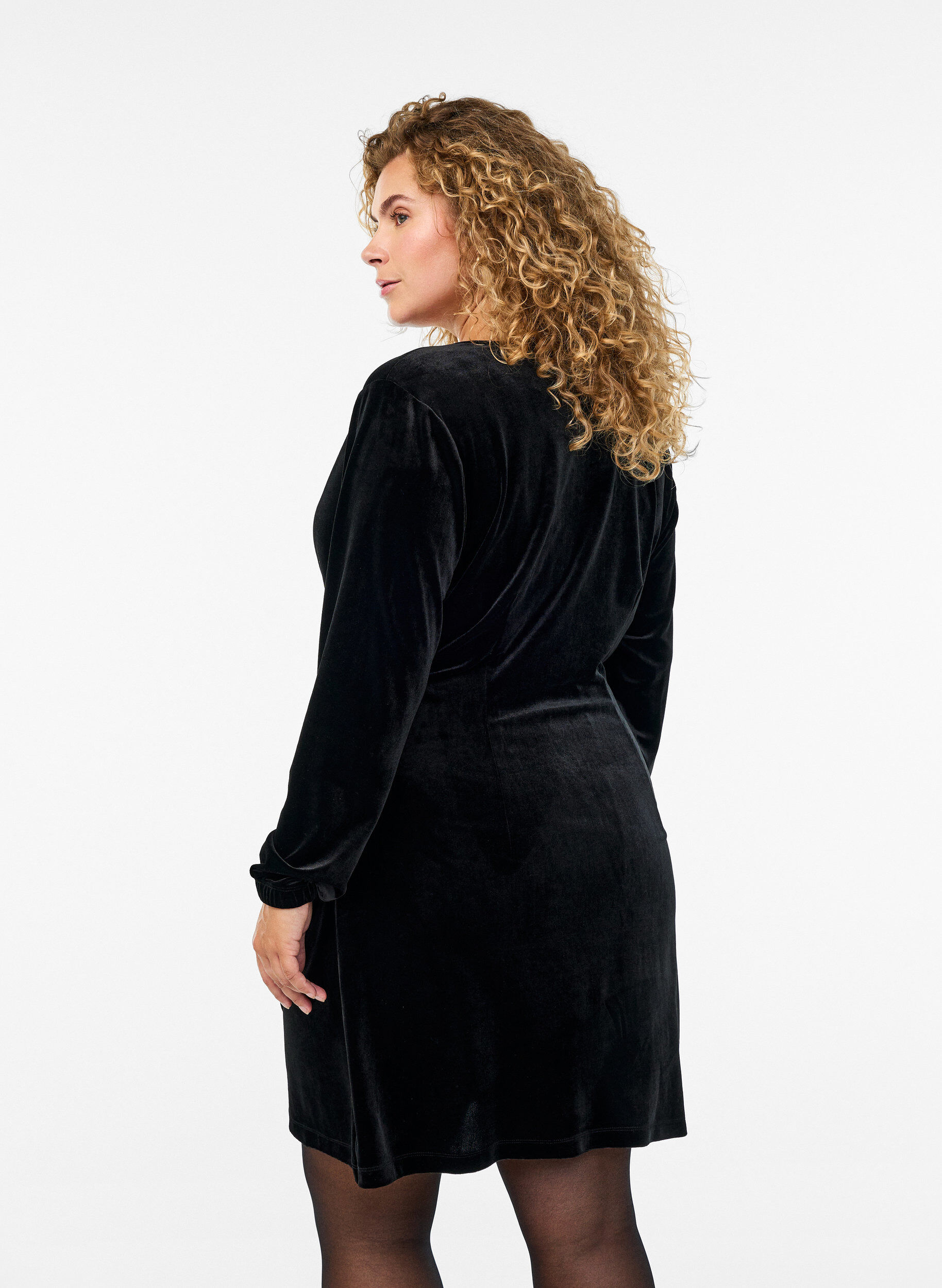 Zizzi Kr&oacute;tka welurowa sukienka kopertowa, Czarne, Model image number 2