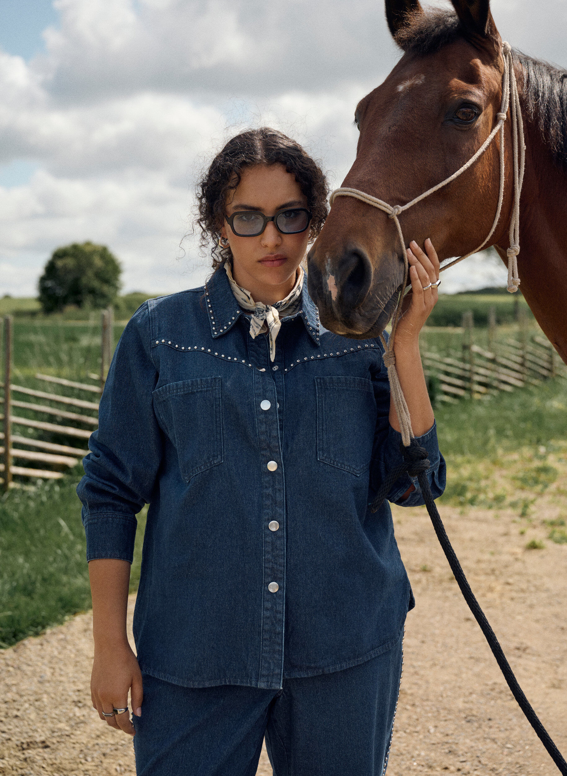 Zizzi Dzinsowa koszula z cwiekami, Niebieskie, Image image number 0