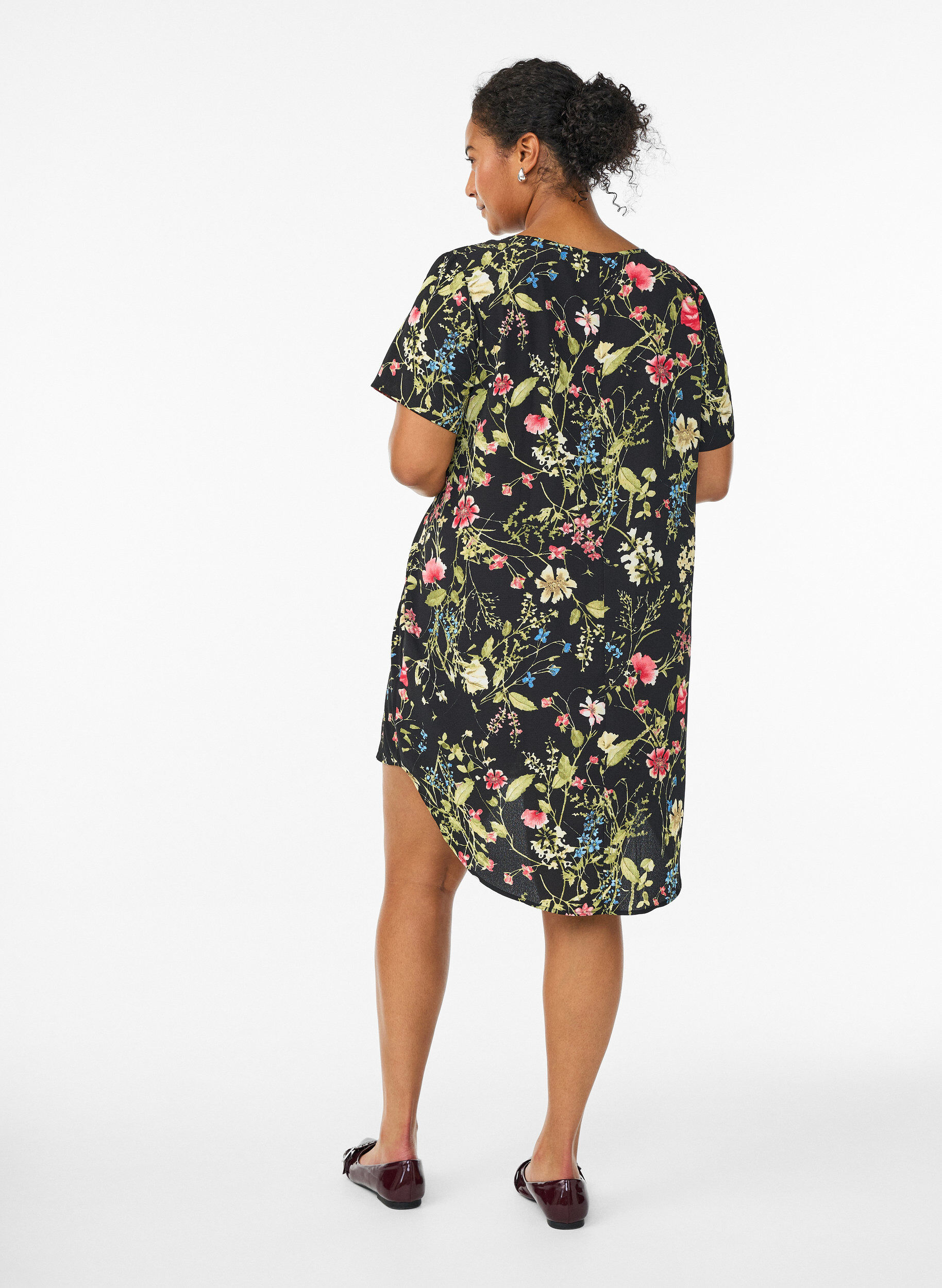 Zizzi Sukienka z nadrukiem i kr&oacute;tkimi rekawami, Czarne, Model image number 2