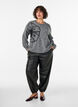 Sweter z aplikacja kwiatowa, Szary, Model image number 1